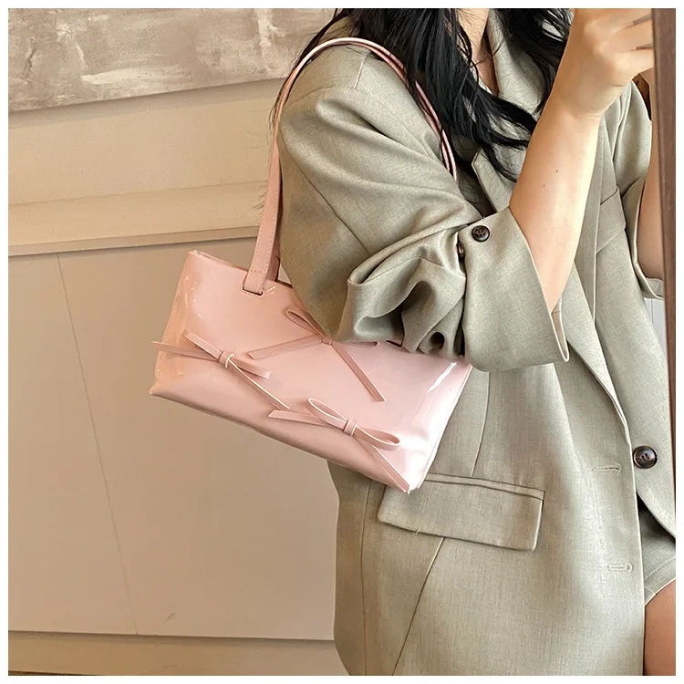 

Niche popular 2025 fashion retro butterfly bag women's new small square bag versatile sweet underarm shoulder bag