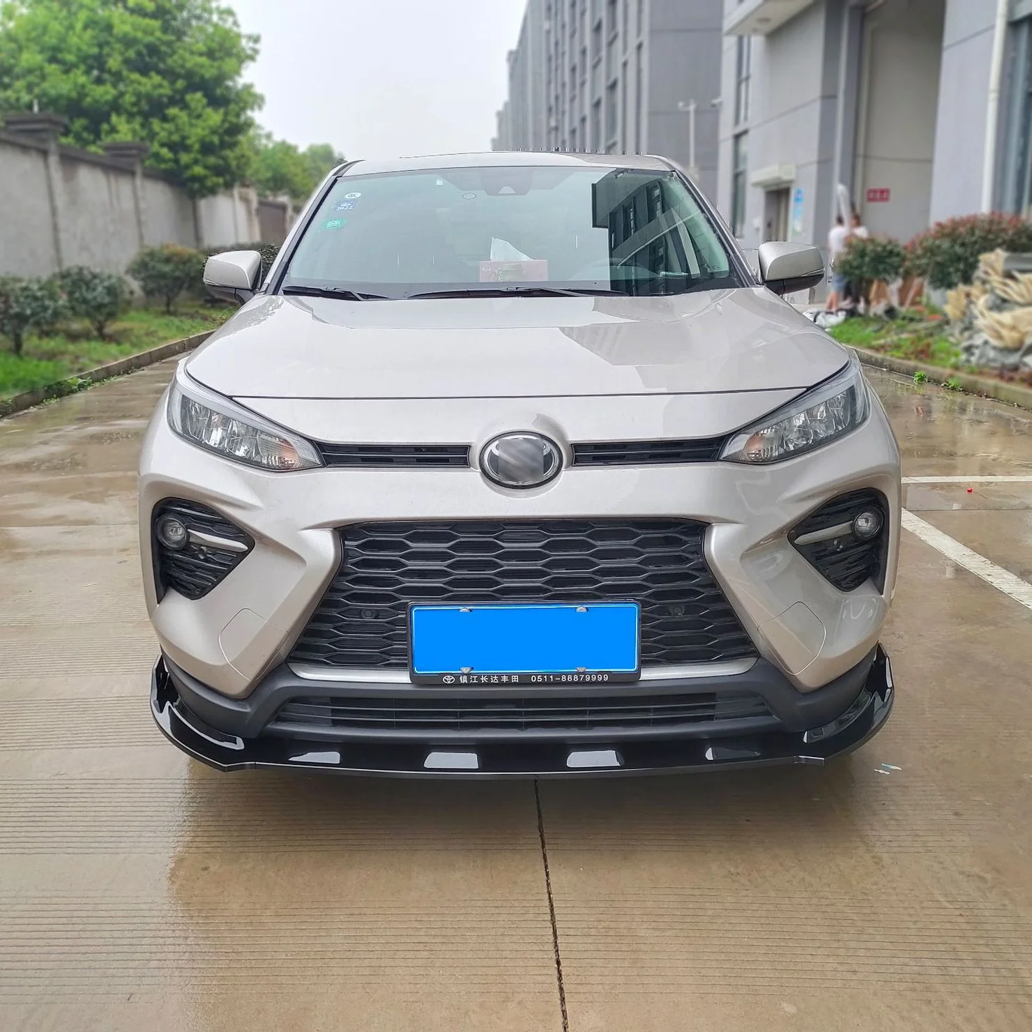 

Suitable for 20 Toyota WILDLANDER modified front shovel decoration, front lip upgrade decoration