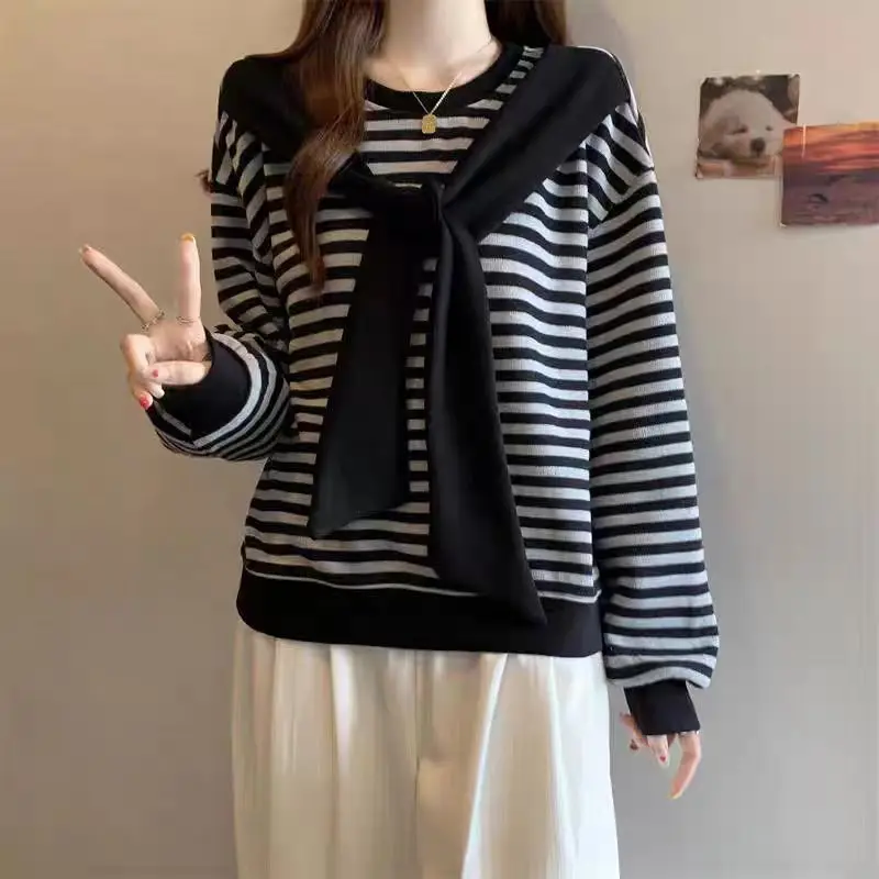 숄 스트라이프 라운드넥 긴팔 루즈핏 스웨트셔츠 2025 가을 신상 상의