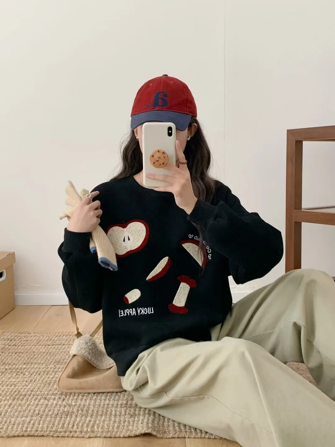 เสื้อสเวตเชิ้ตผู้หญิงผ้าฝ้ายคอลเลคชั่นฤดูใบไม้ร่วงปี 2025 ใหม่ล่าสุด คอกลม แขนยาว ลายพิมพ์ตัดต่อ สไตล์โมริเกิร์ล แนวพรีปปี้ ทรงหลวม ผ้าฟลีซ รุ่น C5O854CC