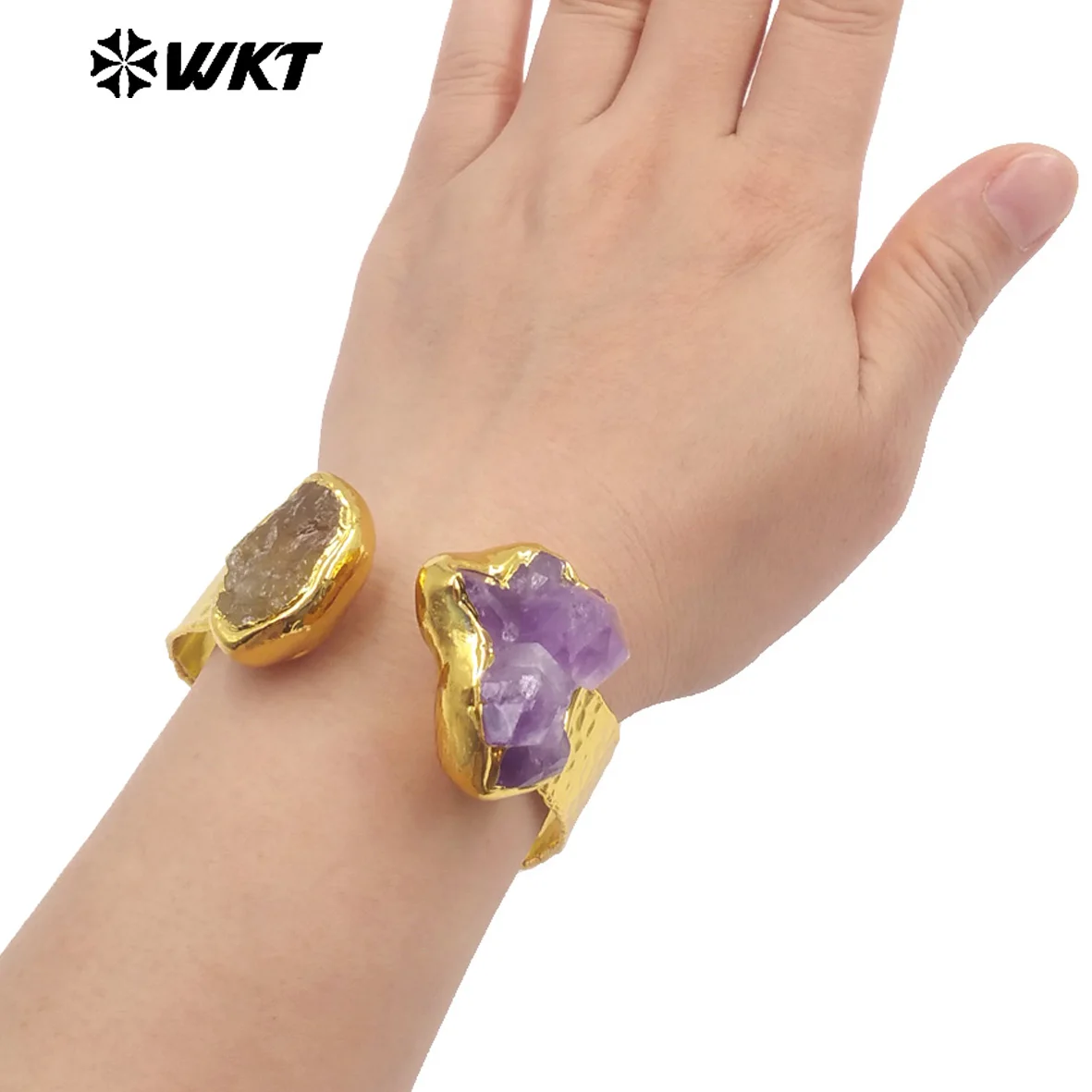 

WT-B700 Fashion Raw Quatrz And Natural Irregular Amethyst Stone Gold Plated Bangles Women Jewelry Wearing On Vacation