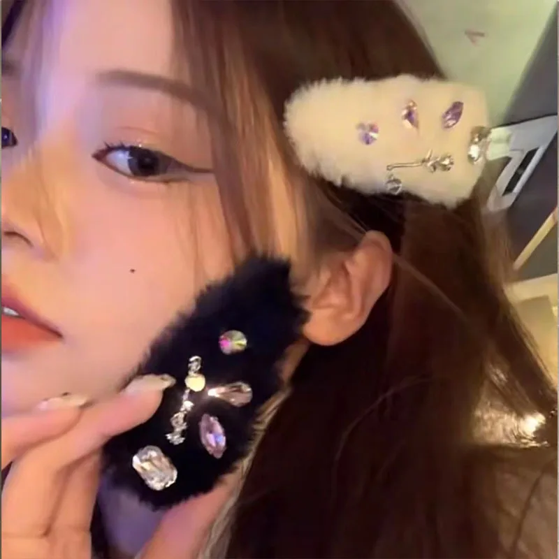 1pc Sweetheart Spicy Plush Hair Claw with Side Accessories for Women