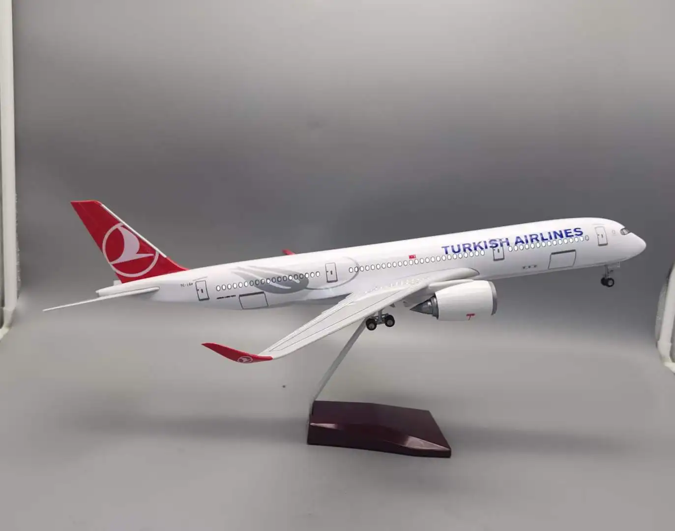 Turkish Airlines 47CM 1:142 Scale Model Aircraft A350 Airbus LED Light Die-casting Machine Collected As A Gift By Aviation