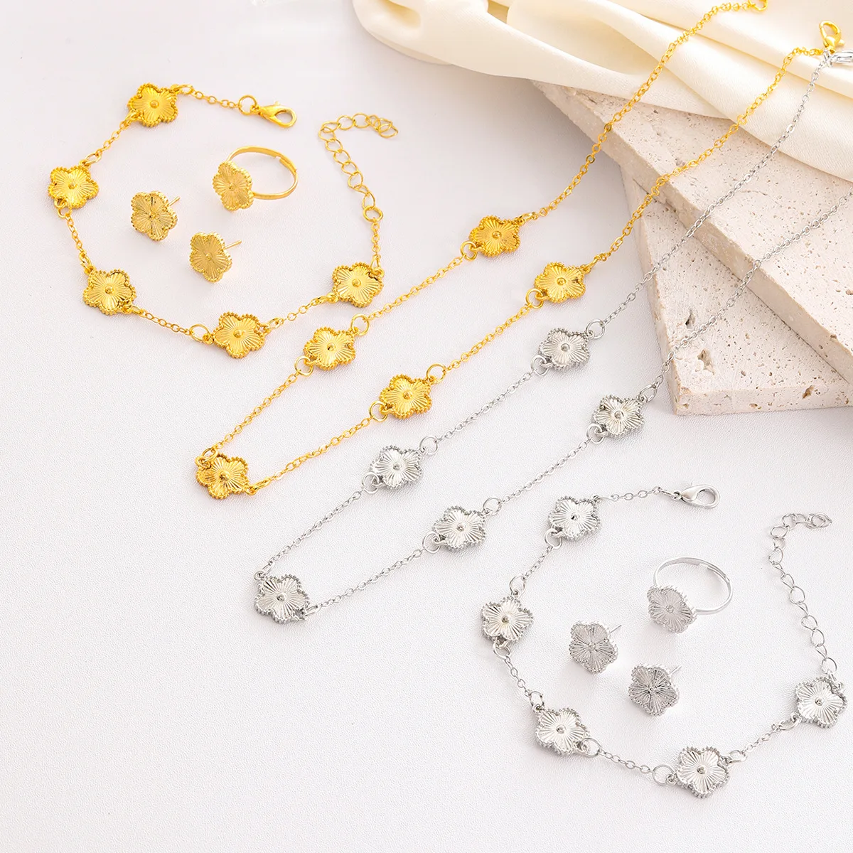 Trendy Luxury Five Leaf Flower Bracelets Necklace for Women Gold Color Flower Chain Bracelet Earrings Set Wedding Party Jewelry