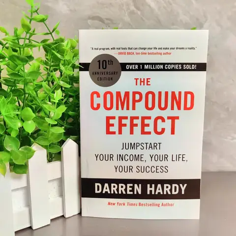 Darren Hardy의 복합 효과는 성공을 단계별로 하나씩 곱해줍니다. 영감을 주는 소설 영어 도서