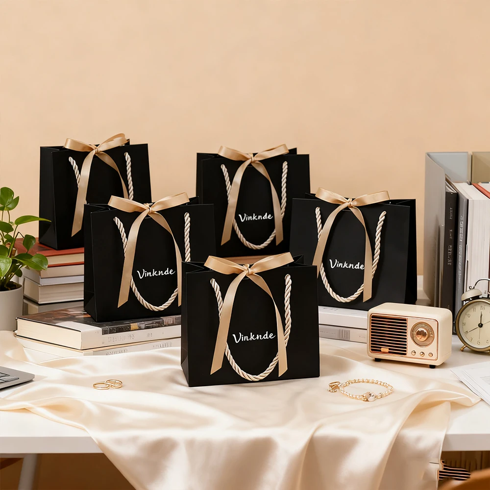 

Personalized 14x6x12cm Black Paper Handle Jewelry Bag Shopping Wedding Gift Earring Bracelet Silver Cosmetic Packaging Tote Sack