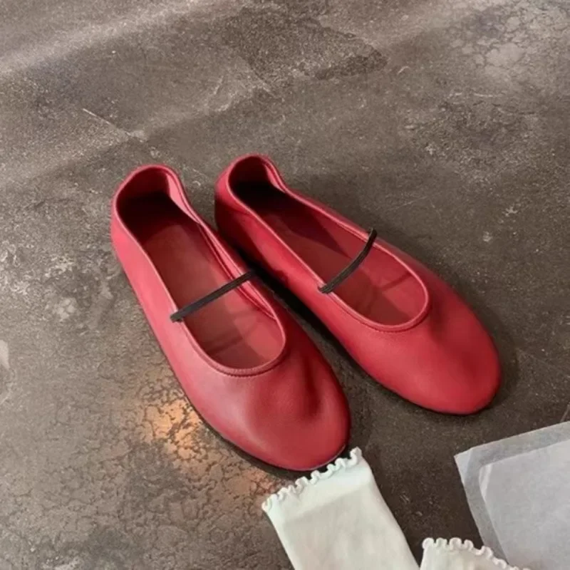 

Элегантные минималистичные и нишевые стильные женские балерины на плоской подошве с круглым носком удобные слипоны женские лоферы кожаные туфли без задника