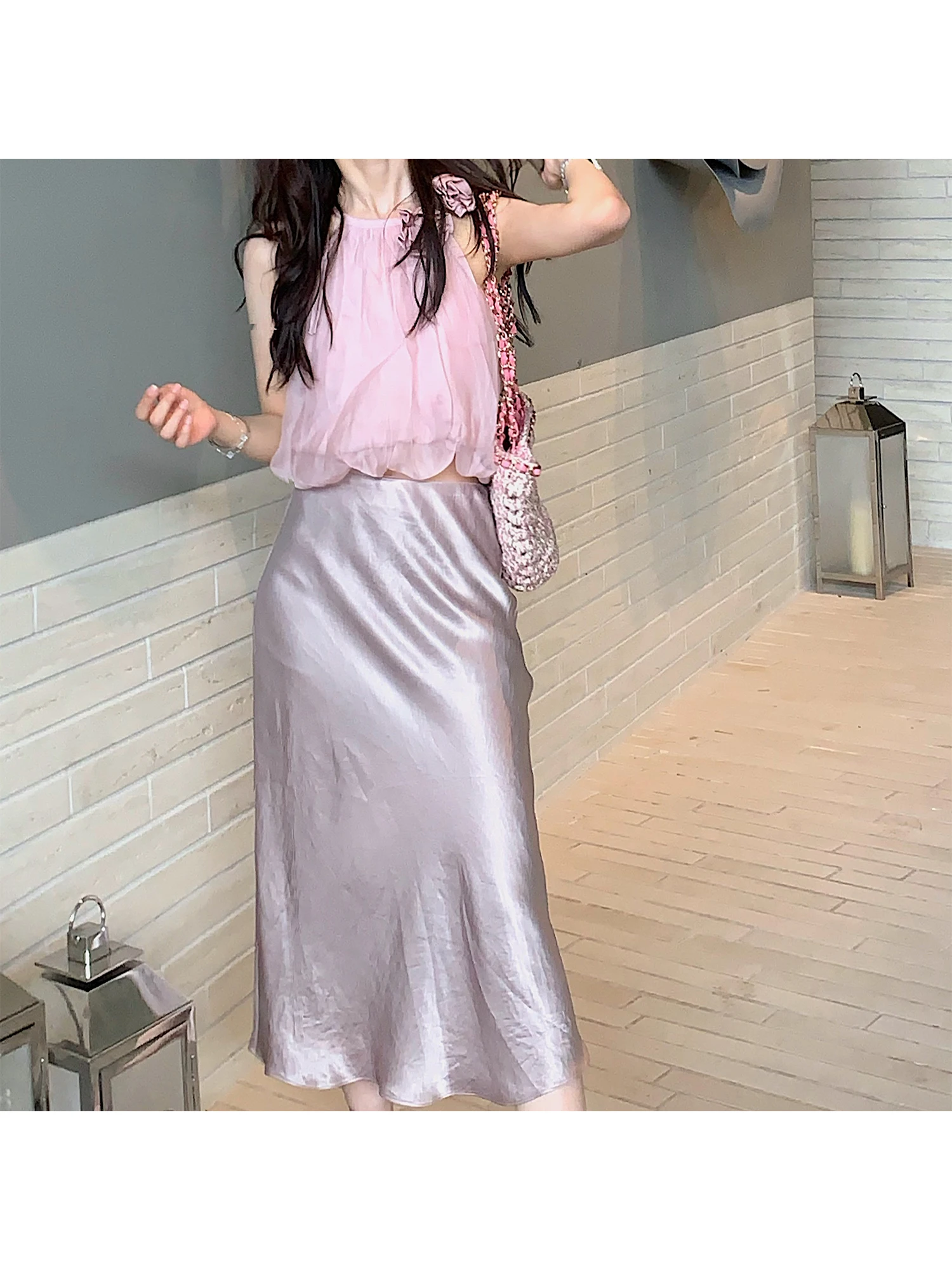 

Юбка миди Amor с высокой талией, атласная, А-силуэт, для офиса, с молнией, из ацетатного волокна