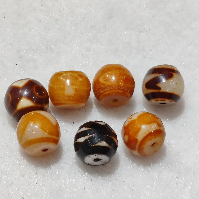 Tibetan Agate Dzi Fire Sacrifice, 3 Eyes, Tiger Teeth, and other totems Taiwan Tianzhu Necklace Pendant DIY Accessories 100/pack