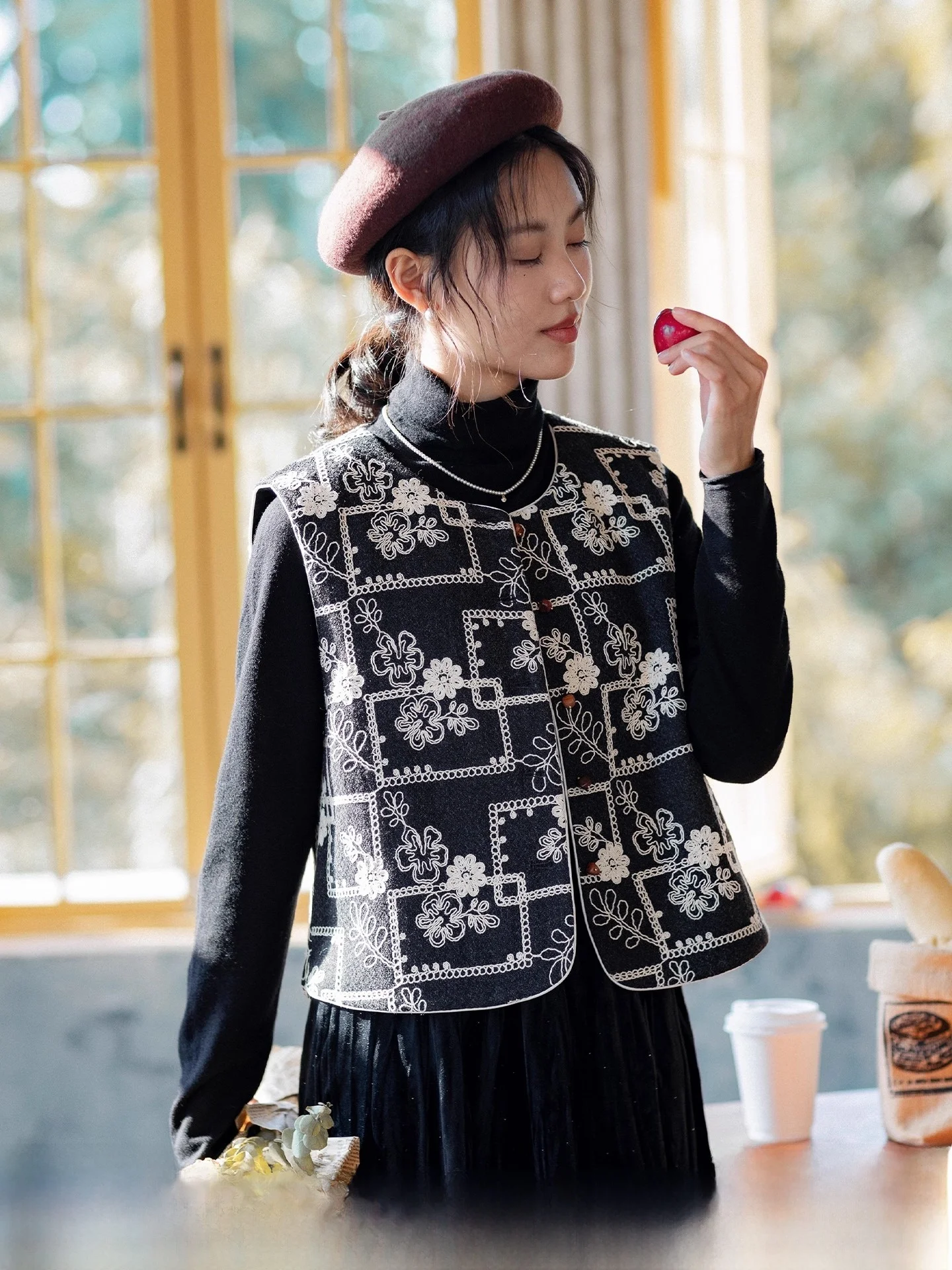 

Bla Embroidered ort Jaet Vest Women's Casual Sle Autumn New Faion Design Sense Red Tead Polyester Material Coat