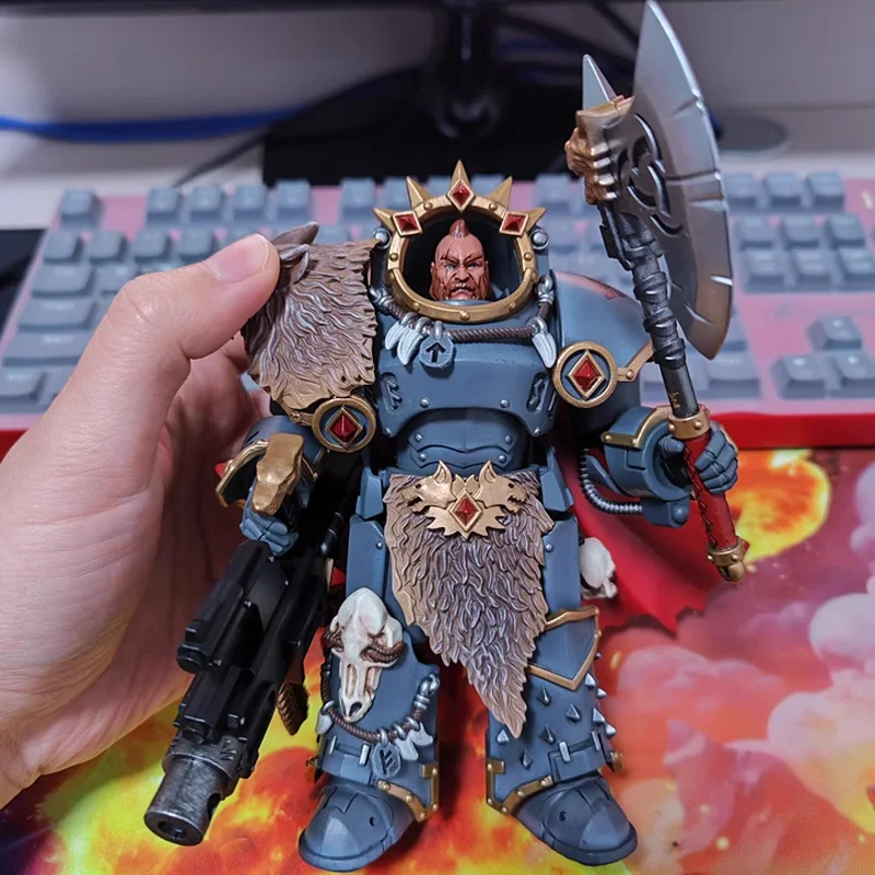 JOYTOY Space Wolves Hvarl Red-Blade 1/18 ตัวเลขการกระทํา Warhammer 40K อะนิเมะรูป 14.2 ซม.Joint Movable คอลเลกชันตุ๊กตาของเล่นของขวัญ