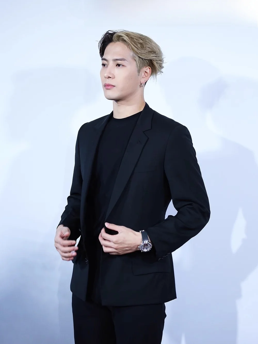 

Мужской приталенный повседневный пиджак с длинными рукавами и подплечниками, модный, весенне-осенний, высококачественный, в корейском стиле, для отдыха, в западном стиле