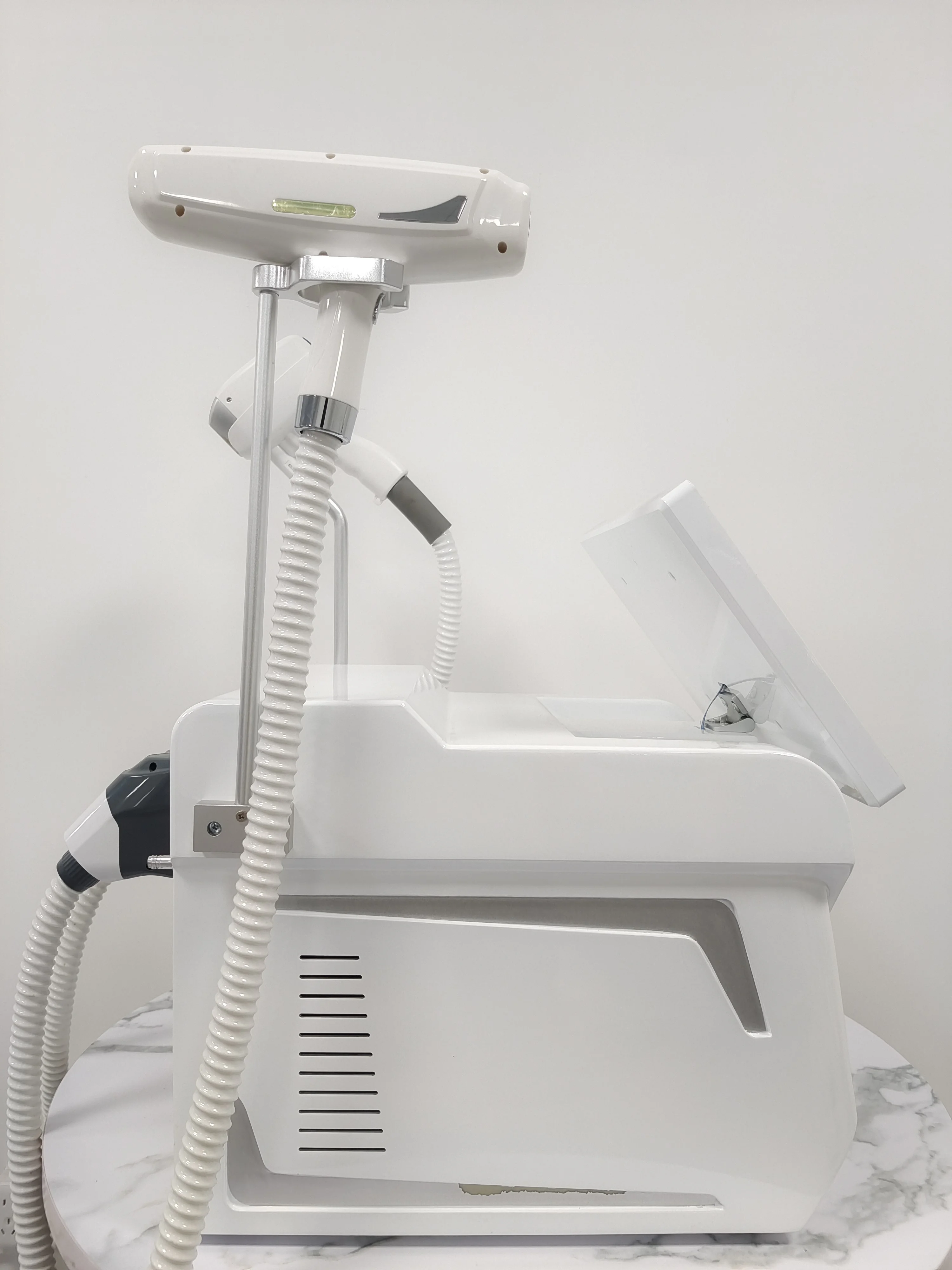 4000 واط سوبرانو 2in1 التيتانيوم الجليد البلاتين ديود آلة إزالة الشعر بالليزر 755/808/940/1064nm غير مؤلم 4 أطوال موجية ل 2026 جديد