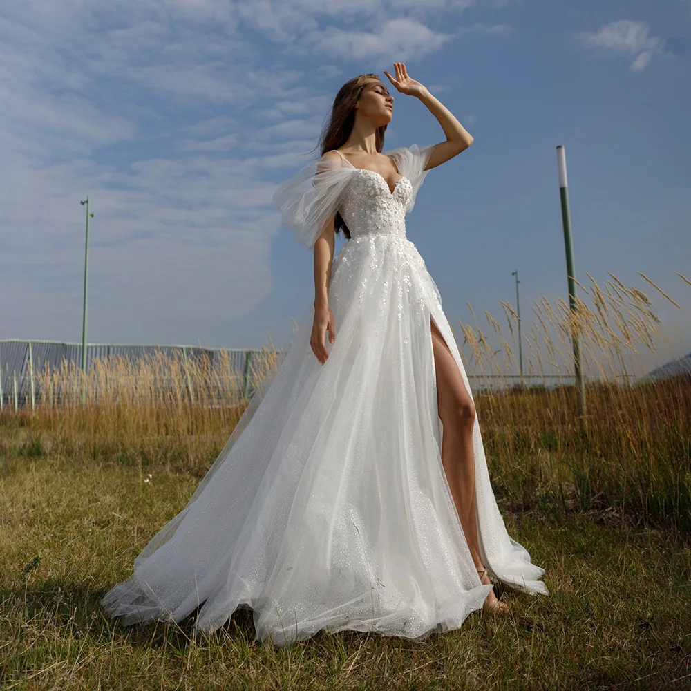 

Spaghetti Straps Tulle Beaded Flower Accents Wedding Dress A-line Side Slit Wedding Bridal Gown with Court vestidos de novia