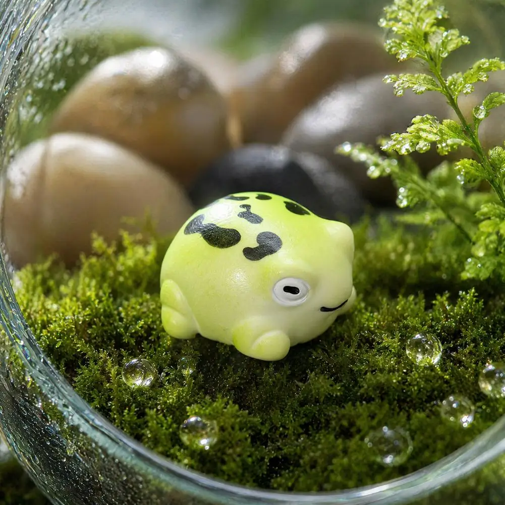 Small Frog Statues Frog Garden Resin Figures 12pcs Resin Frog Sculptures Miniature Statues Cute Desk Office Decorations Micro