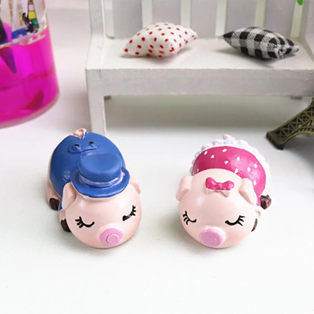 

1Pair Kissing Cartoon Pig Resin Ornaments Car Dashboard Decorations Portable Cute Car Interior Display Dashboard Accessories
