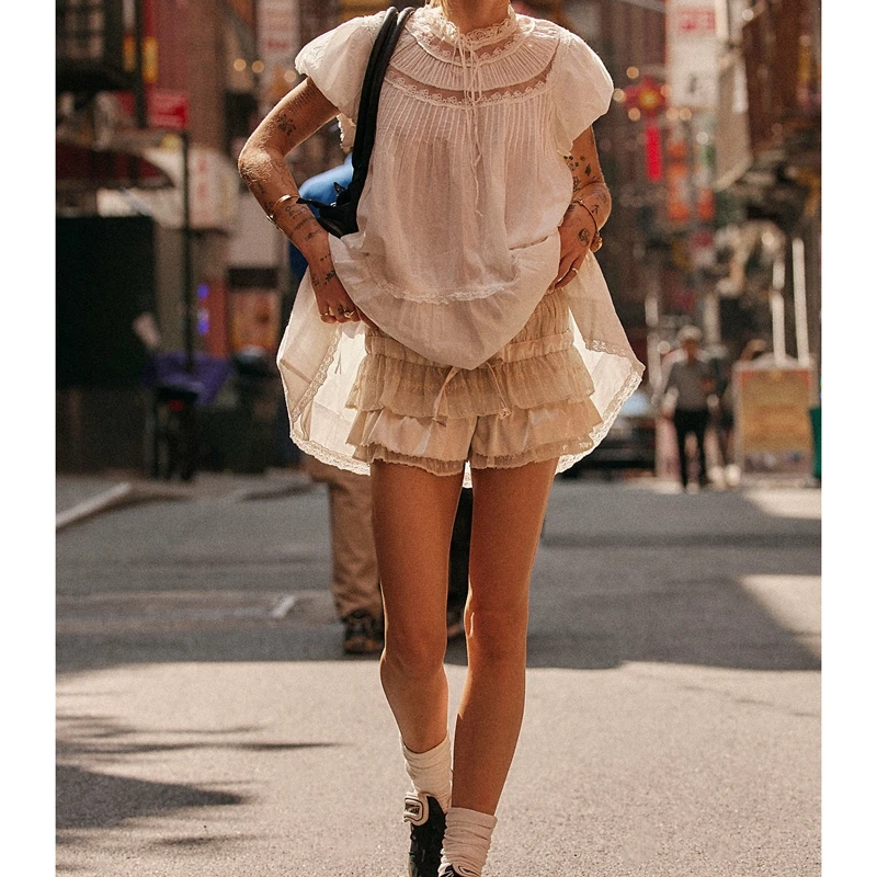 Combhasaki, pantalones cortos de satén de tiro bajo Y2k con volantes y volantes en capas para mujer, Mini calzoncillos tipo bóxer esponjosos de encaje