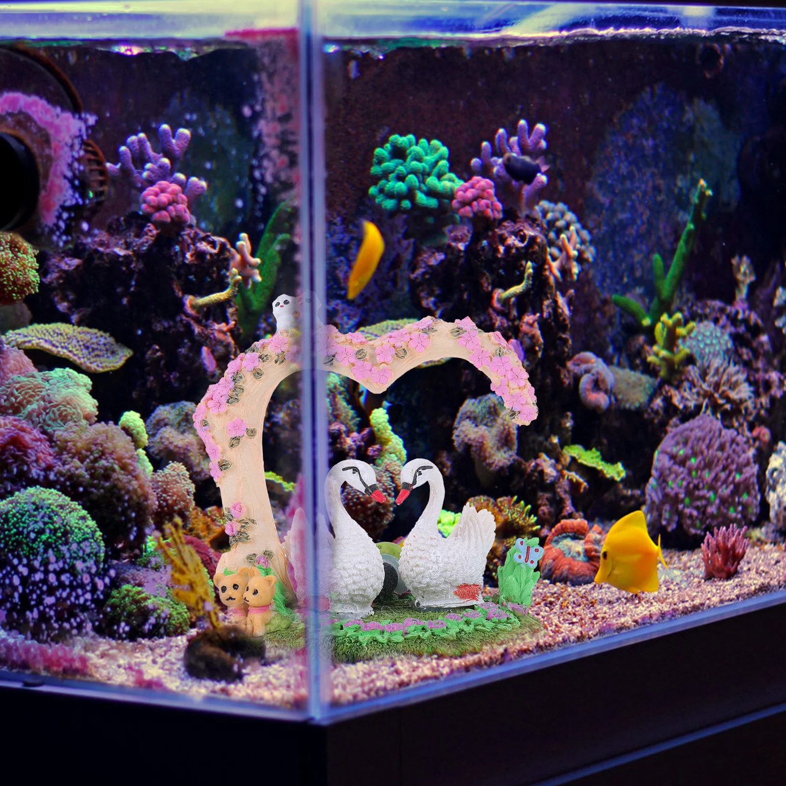 

Fish Tank Decor Delicate Resin Swan Ornament Aquarium Accessory Decorative Aquarium Ornament Lovely Swan Decor for Fish Tank