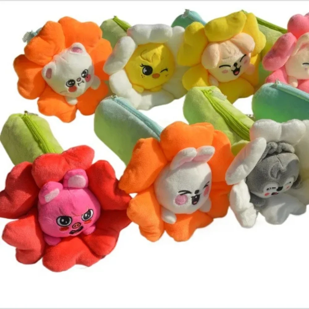 En stock: Nuevo monedero de dibujos animados Stray Kids, bolsa de almacenamiento, juguete de peluche Skzoo, estuche de flores, lindo accesorio, regalo de cumpleaños para niños.