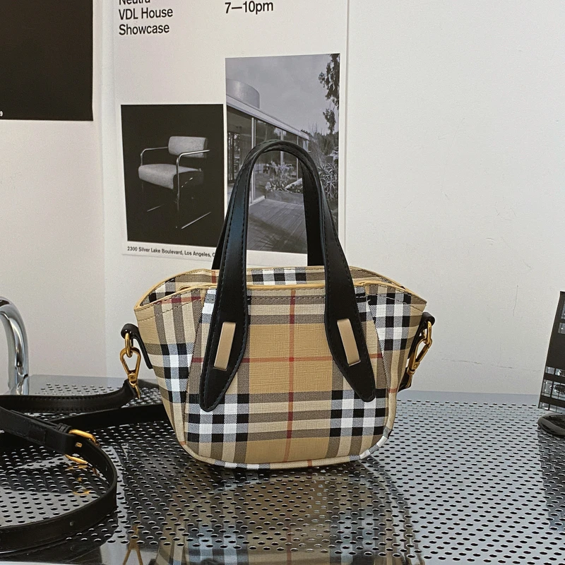 

Минималистичная уникальная винтажная повседневная большая сумка, стильная модная сумка с буквенным логотипом для женщин, высококачественный кожаный кошелек через плечо