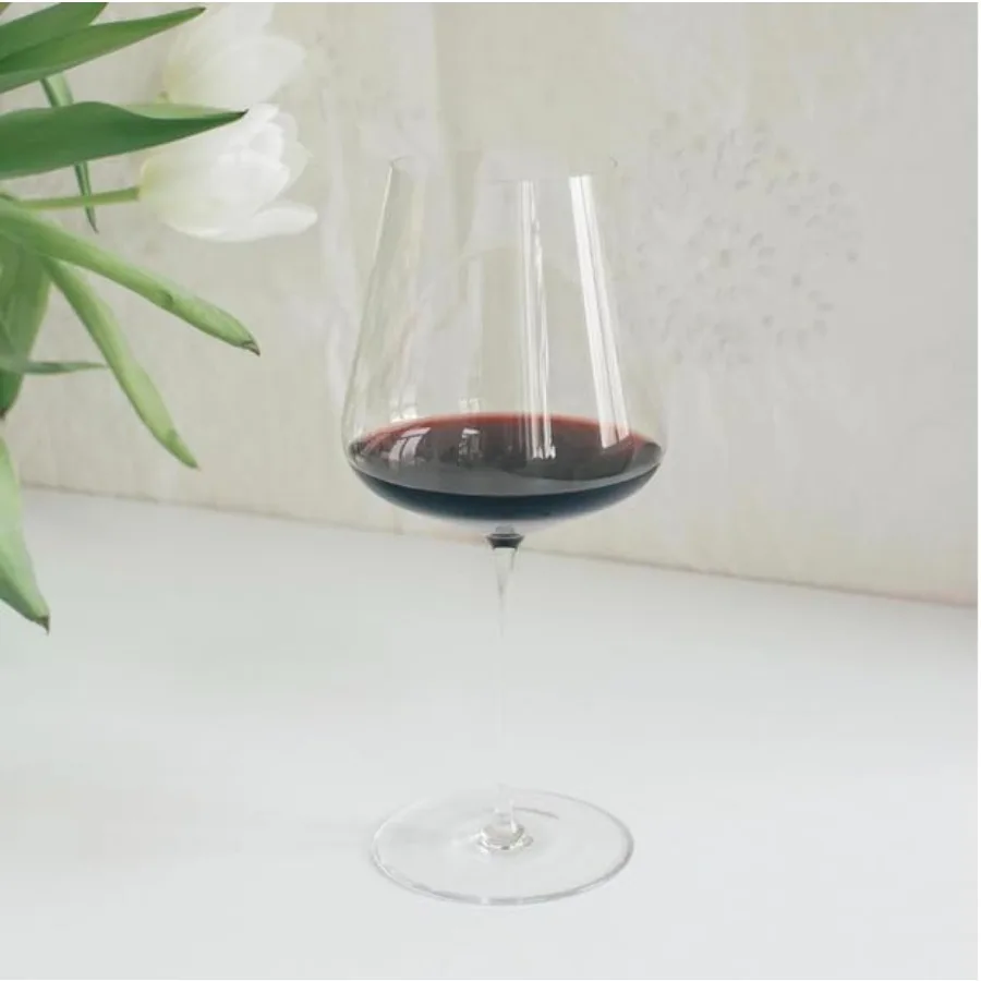Bordeaux Glass Austrian Craftsmanship, Hand-Blown by Master Artisans in Europe Lead-Free Crystal Stemware for Full-Bodied Red W
