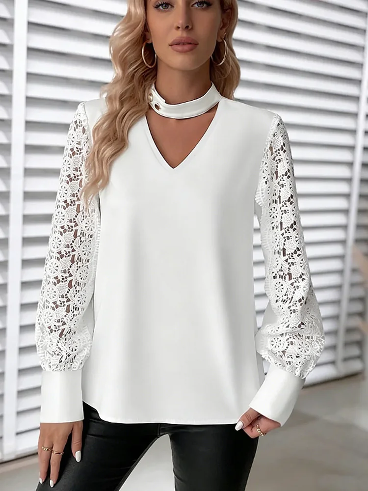 Wiosenno-jesienna moda, bluzka damska z koronkowymi wstawkami, długi rękaw, elegancka koszula biurowa, luźna, codzienna, biała bluzka damska, odzież.