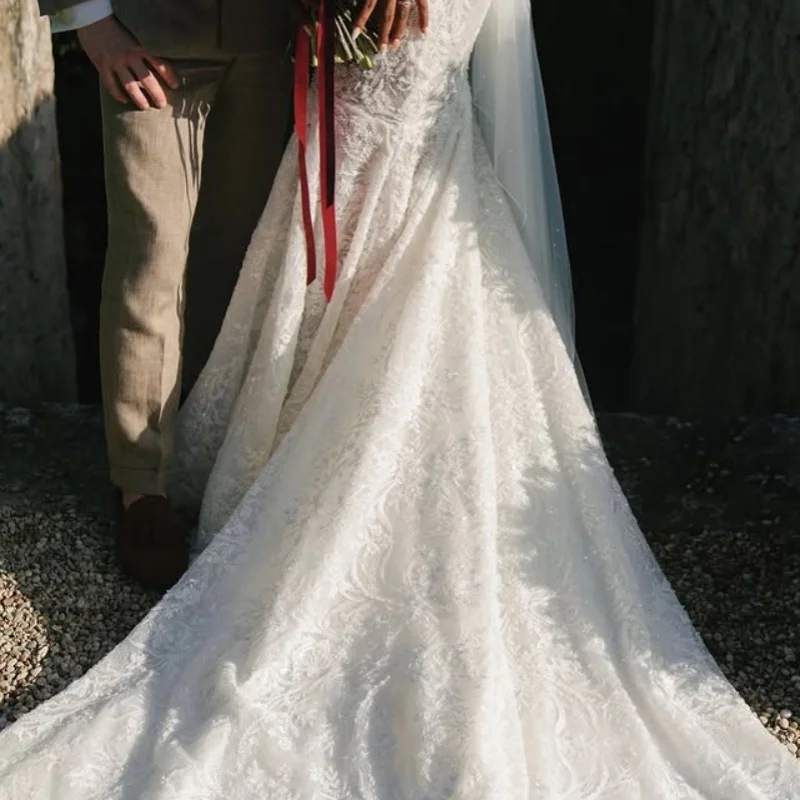 تخصيص لامعة بسيطة العاج الأبيض السباغيتي الأشرطة الدانتيل يزين فساتين الزفاف ألف خط طوق تول زي العرائس صنع اللباس