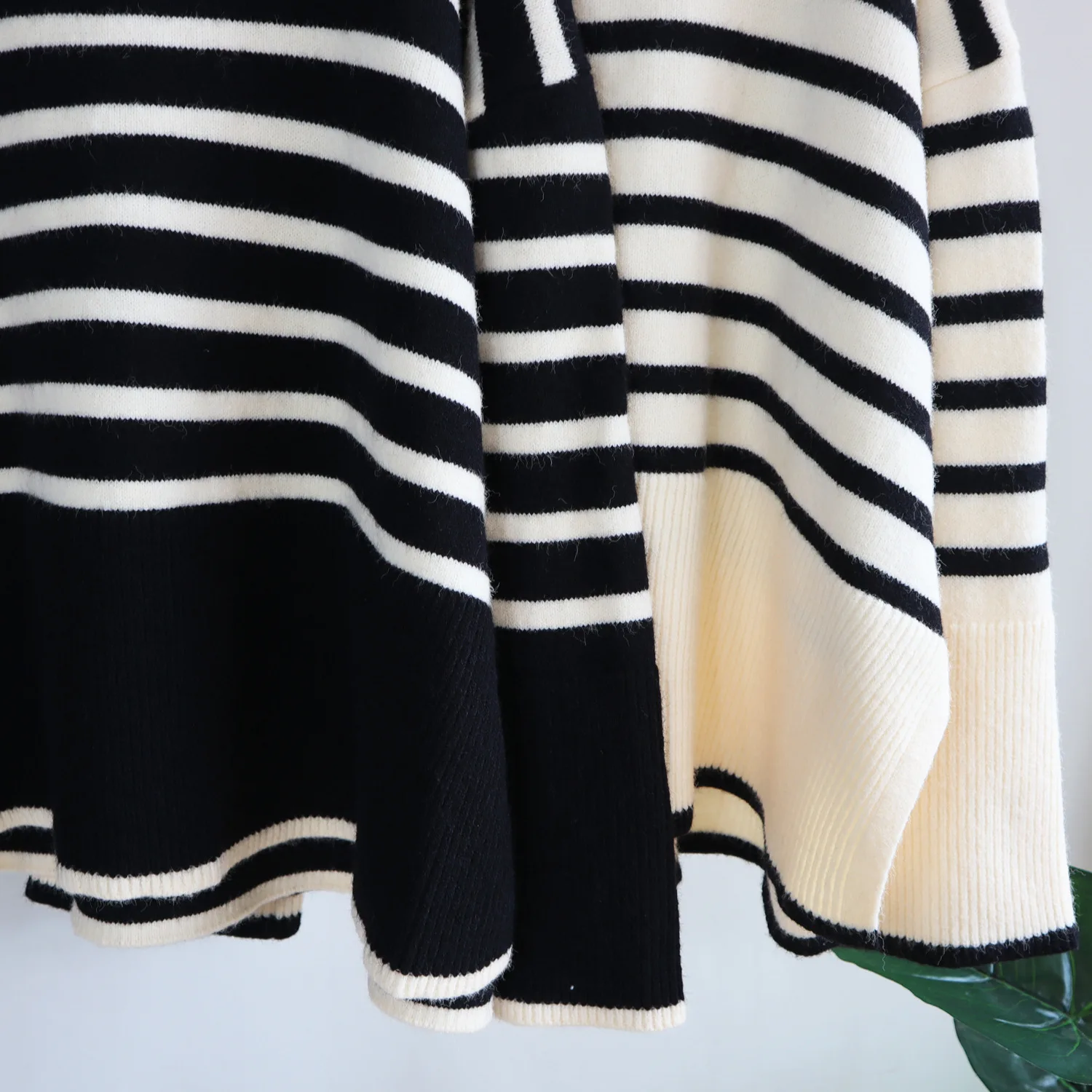 Women Casual Sweater Turtleneck Knitted Pullover sweater Black White Striped Pull Jumpers Side Split Knitted Tops Pull Femme