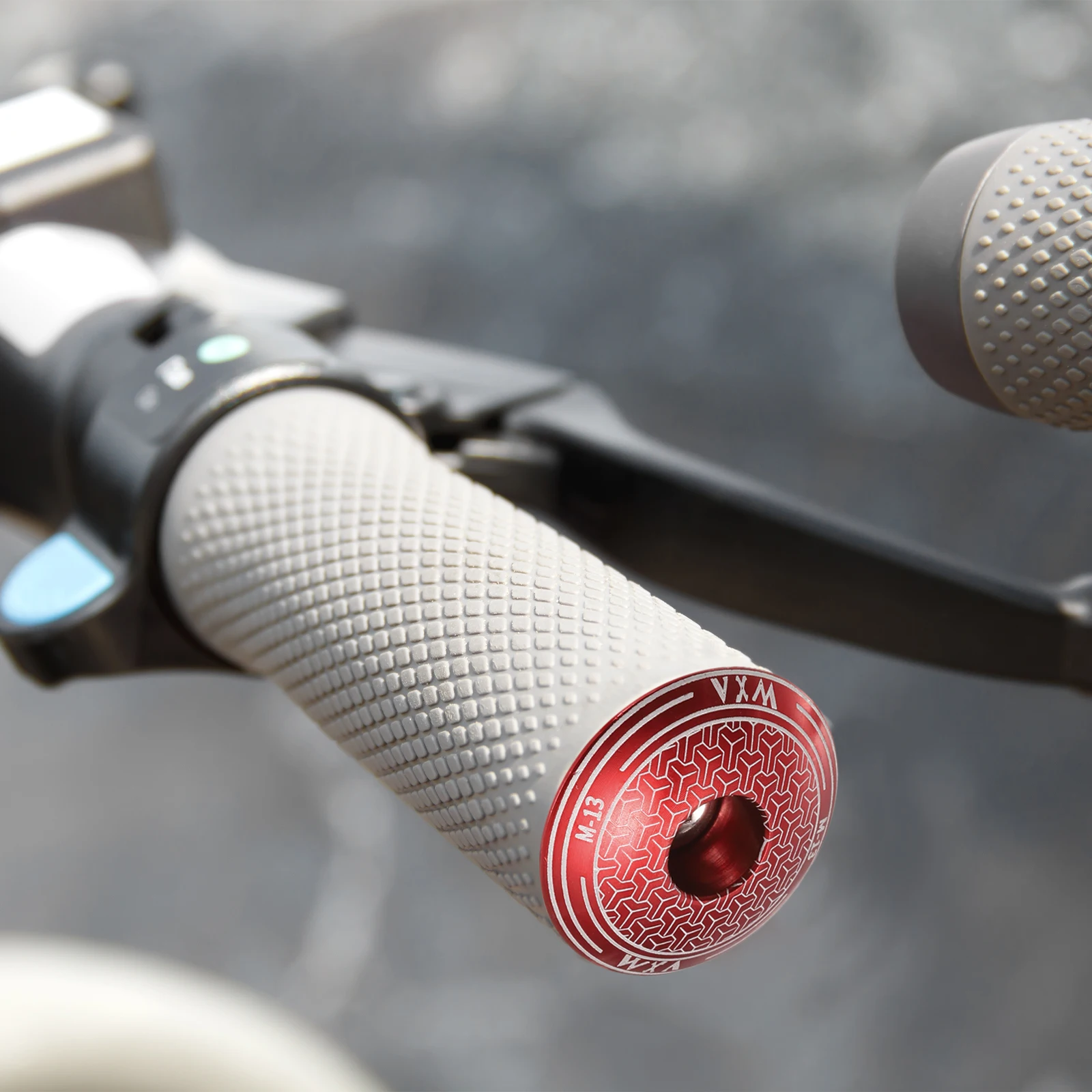 2/4 0.6oz Bar End Plugs Aluminum Bike Handlebar End Caps Bike Plugs Expanding Locking for MTB Road BMX Fixed Gear Bike view 6