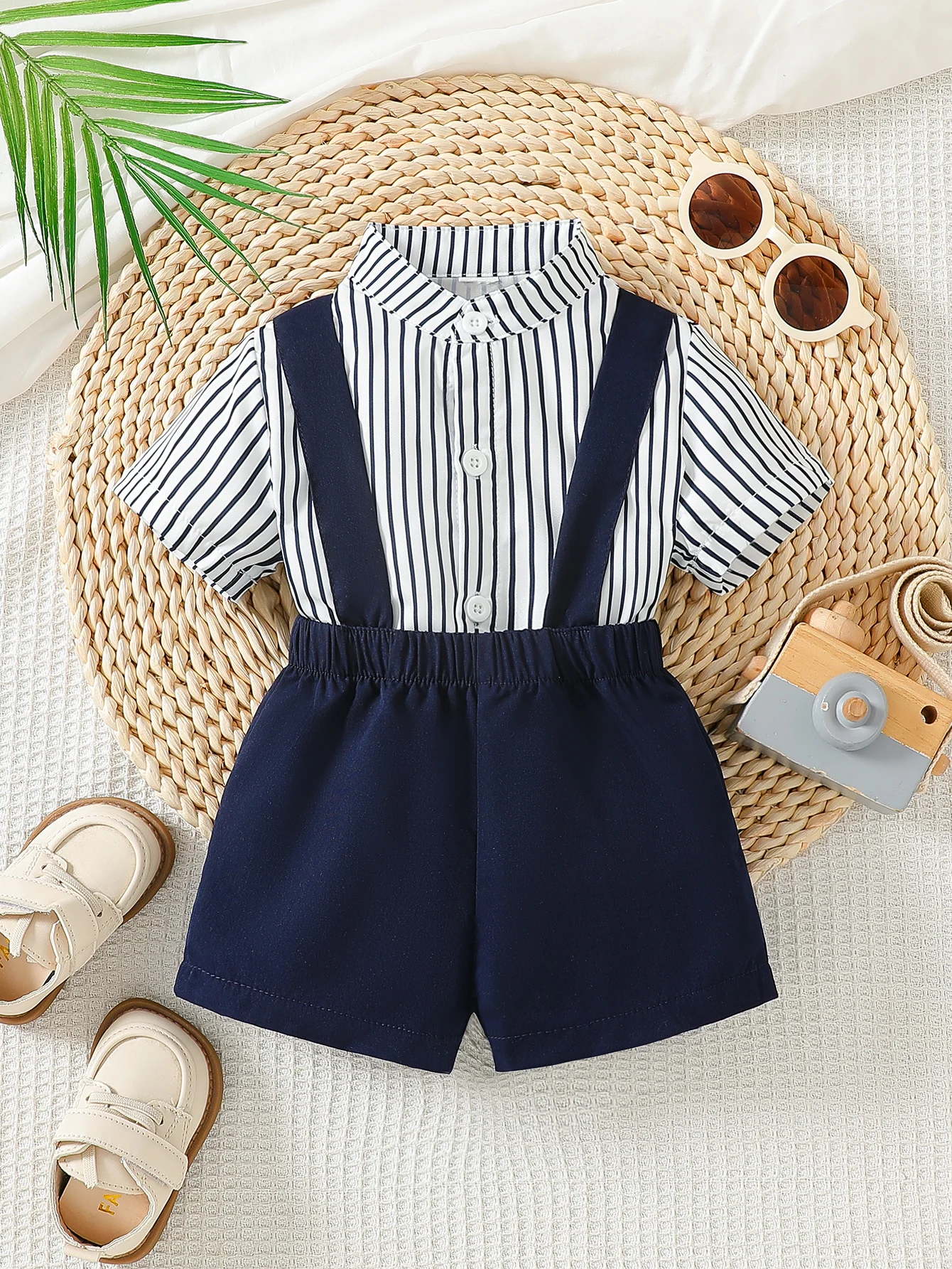 

Baby summer fashion simple refreshing comfortable breathable suit.