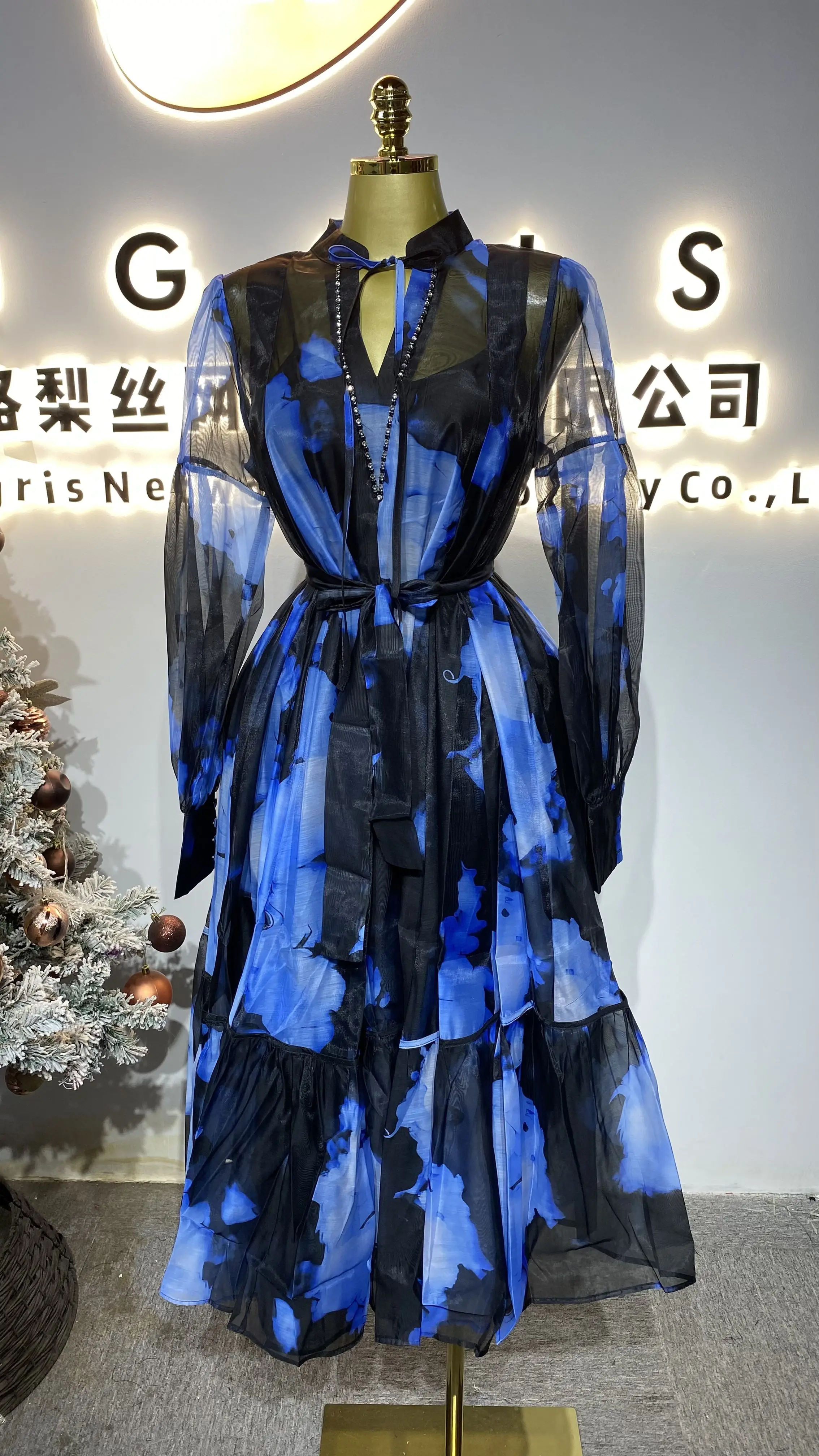 

2025 Spring/Summer New Retro Casual Loose Dress V-neck Shoulder Straps Diamond Empire Waistline Material-GZXX217