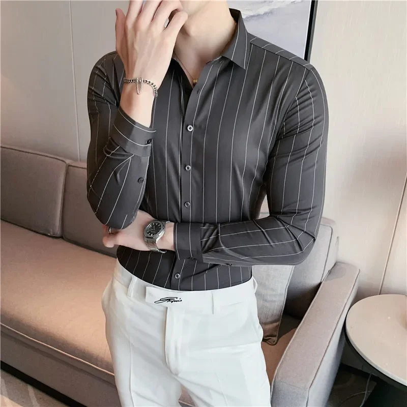 Camisas a rayas para Hombre, otoño 20224, nuevo estilo británico, antiarrugas, suaves, sólidos, informales, De manga larga, ropa para Hombre