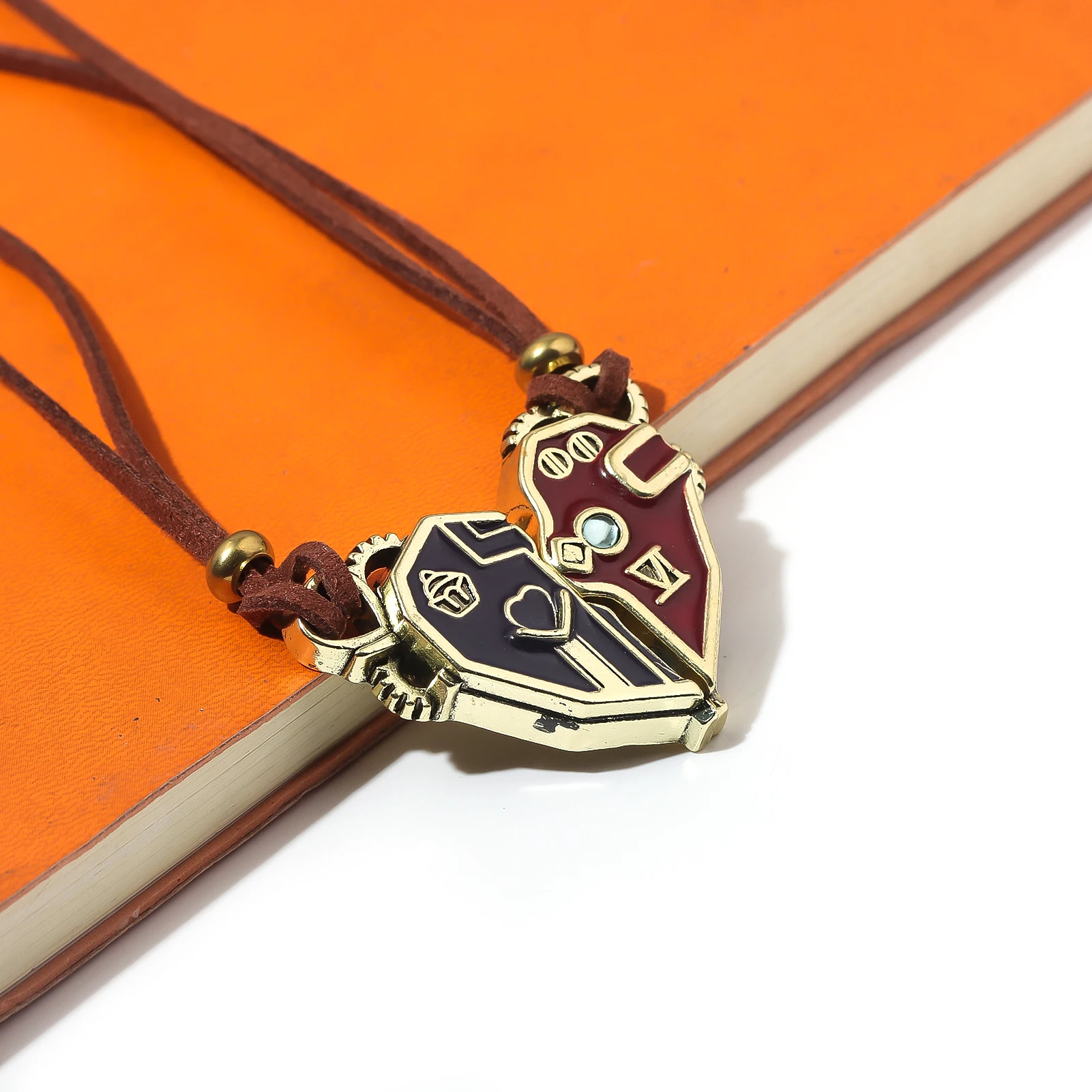 لعبة غامضة Caitlyn Vi قلادة قلادة للرجال والنساء تمويه المغناطيس عشاق سلسلة الخيال على ظهره LoL تأثيري الدعامة الملحقات