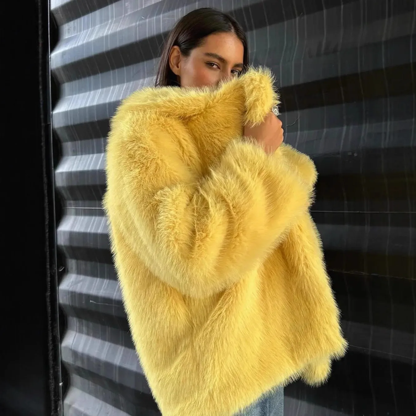 Vestes de luxe en fausse fourrure jaune pour femmes, Cardigan élégant à manches longues et revers, manteau court, vêtements d'extérieur chauds de rue, nouvelle collection hiver 2026