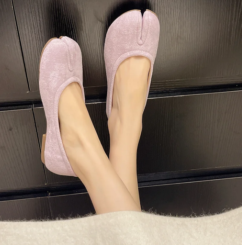 2025 Novelty Split Toe shoes woman mary janes Japanese style trotters flats ankle bele Tabi ninja loafers Women's ballerina shoe