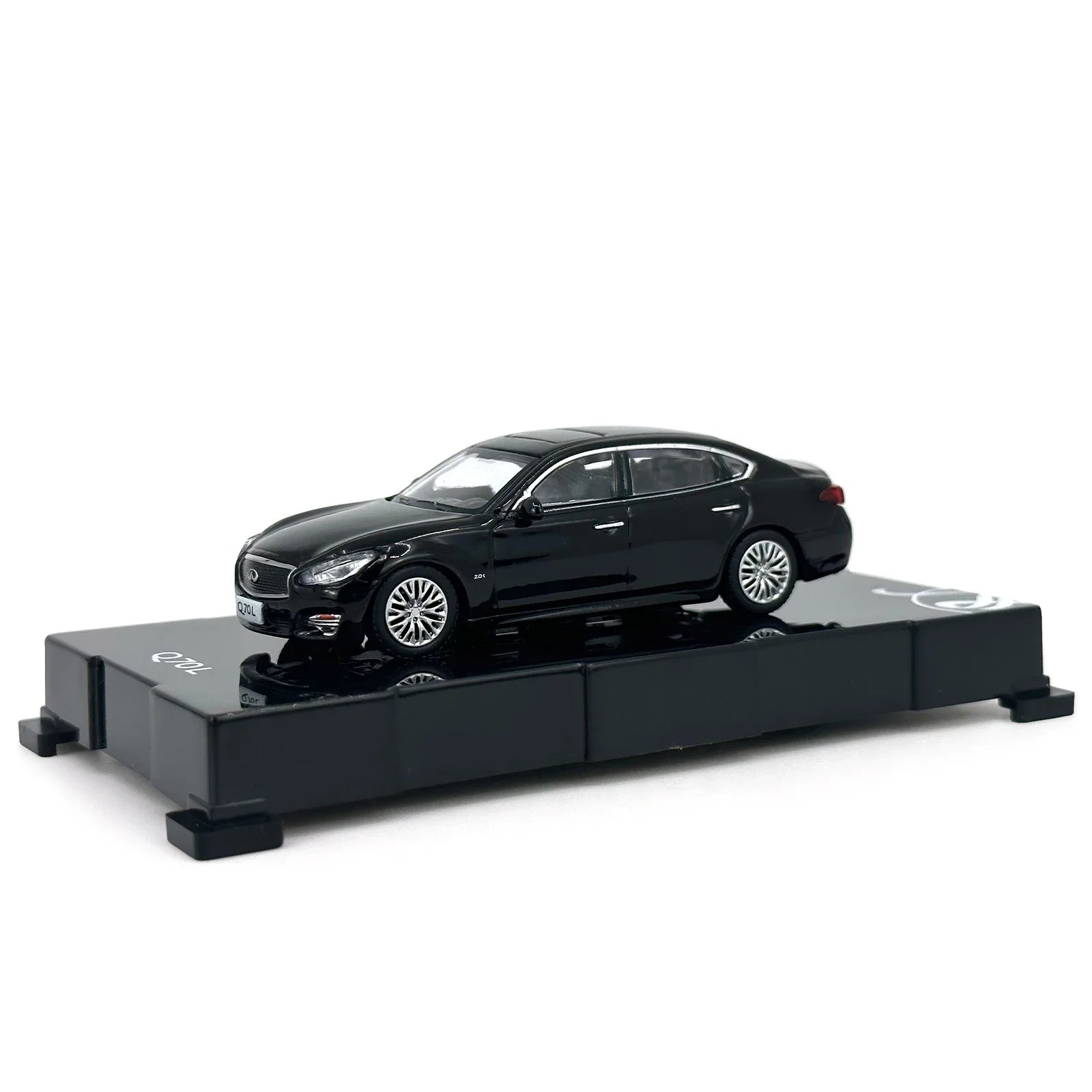 1:64 Scale Infiniti Q70L 2018 Diecast Model Miniature Toy Car Vehicle alloy car image 3