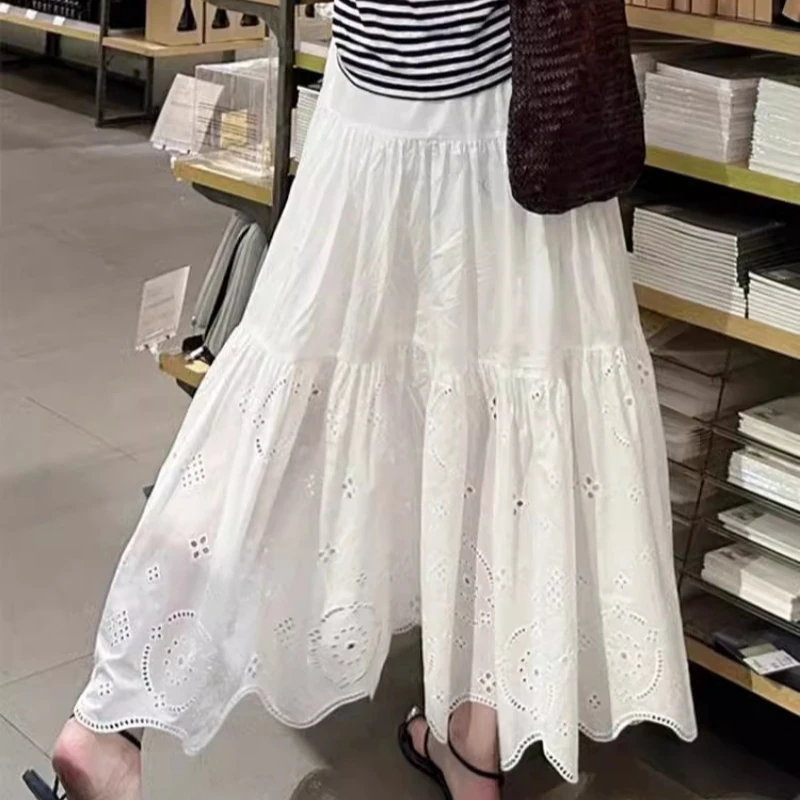 Mezza gonna bianca a fiori con gancio cavo per donna in estate, con un senso di lusso, elastico in vita, effetto snellente