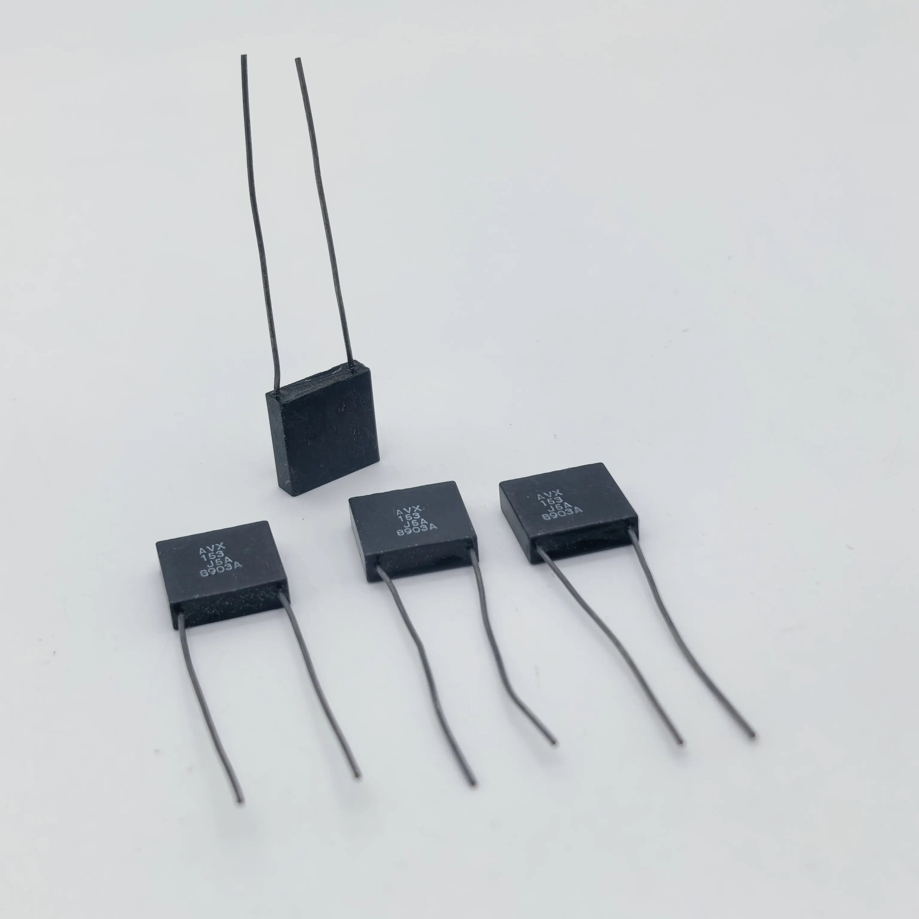 

2 шт./компл. Американский высокоточный ламинированный керамический конденсатор 0.015 мкФ 100В 153J с серебряной фольгой и медными выводами