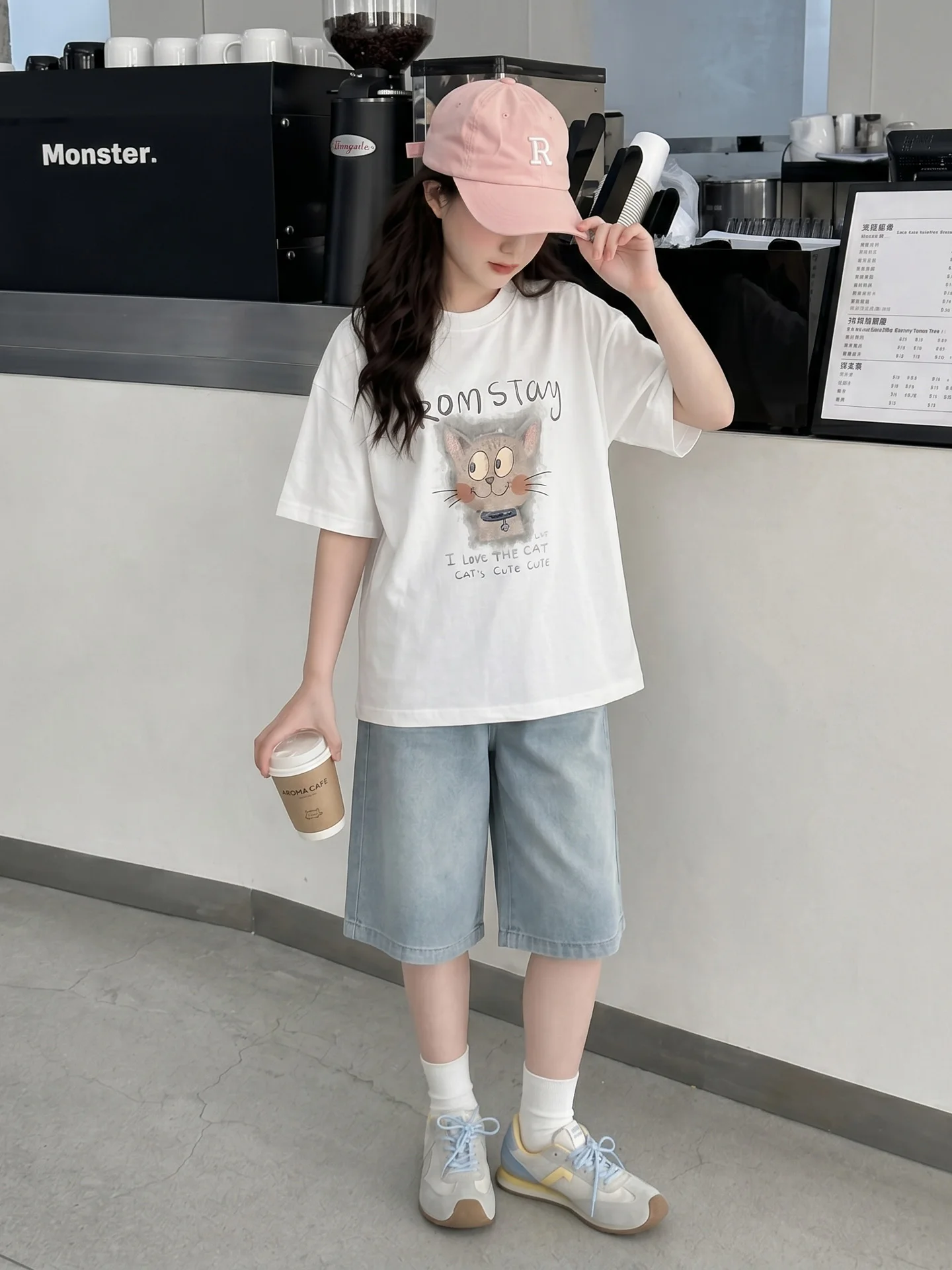 女の子の夏服2026新作カジュアル漫画プリント半袖万能トップスデニムショートパンツツーピースセットおしゃれ子供服