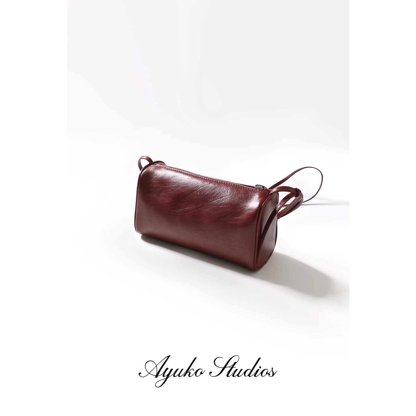 

Ayuko Minimalist High Quality Calfskin Large Capacity 90s Pen Holder Bag Leather Crossbody Bag Elegant Women's Satchel