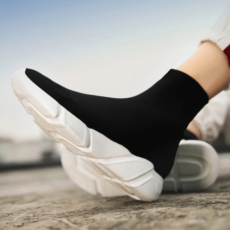 Lightweight Men Sneakers Fashion High Top Mesh Casual Shoes form Women Breathable Sock Shoes Outdoor Sport Tennis Shoes Big Size