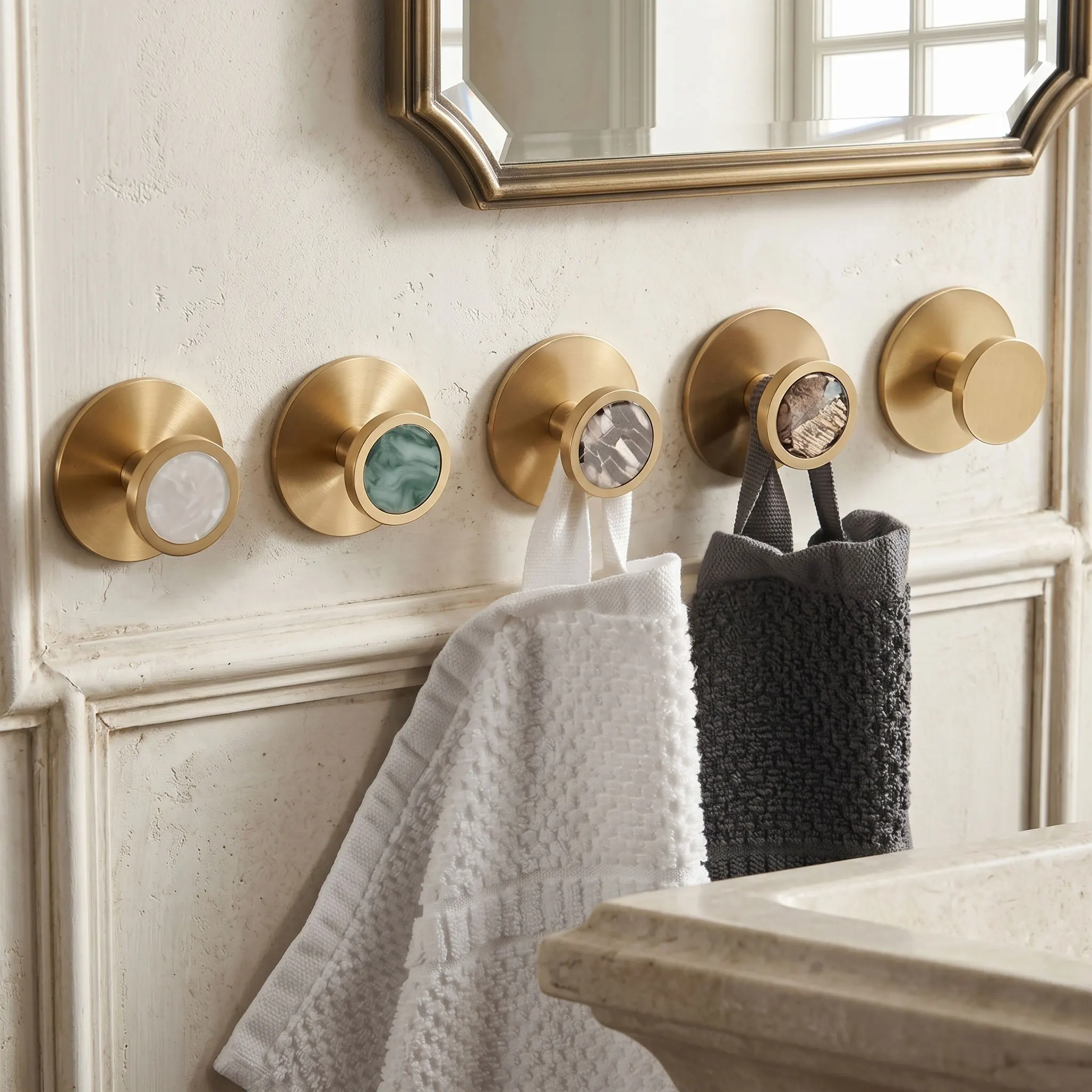 

Brass Nordic Hooks Shell Adhesive Pastoral White Gold Bathroom Rack Clothes Towel Hallway Hooks Wall Kitchen Hangings Hooks Wall