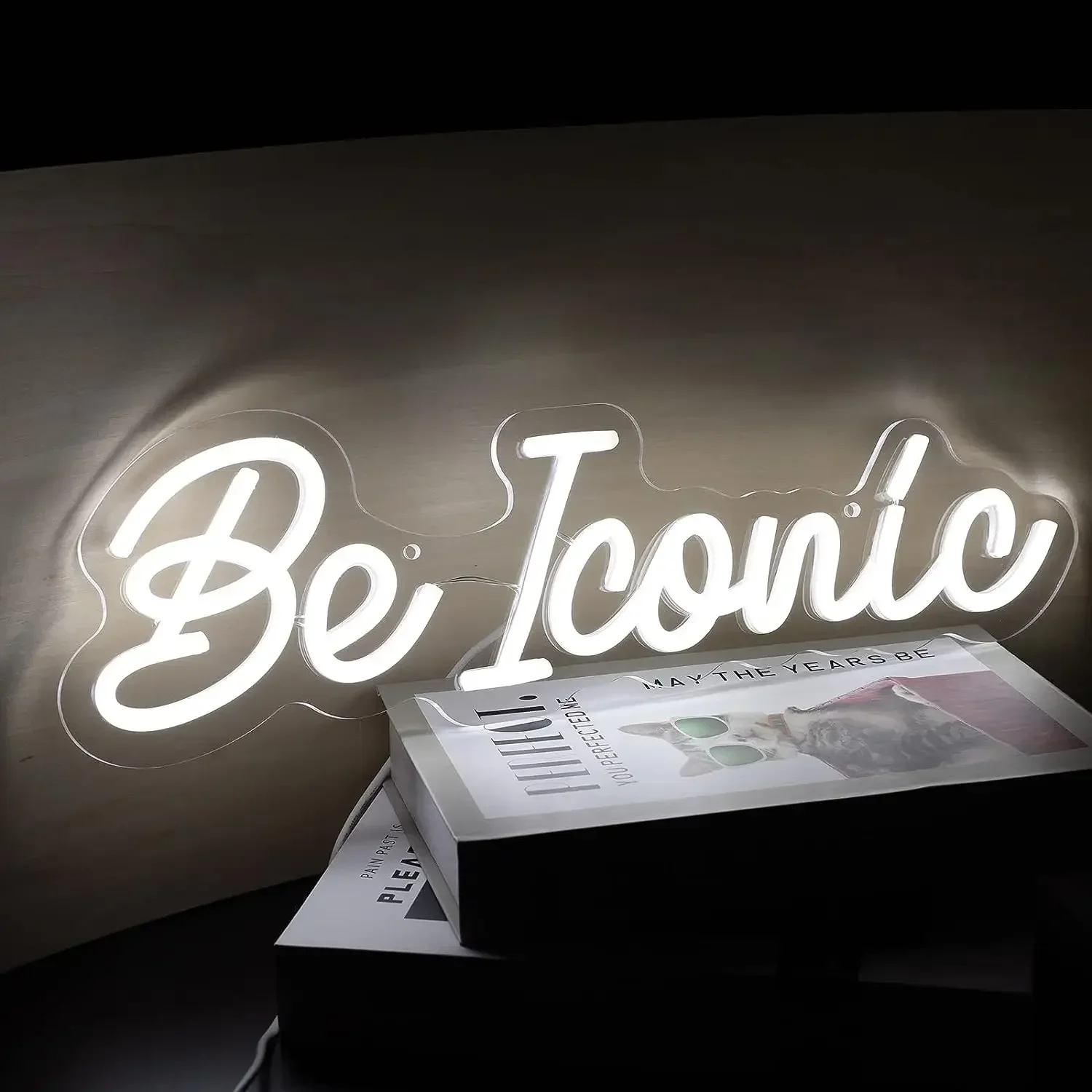 Be Iconic White Led Letter Neon Light Sign Iconic Neon Signs for Wall Decor Shop Bar Pub Game Room Decor camera da letto Birthday Decor