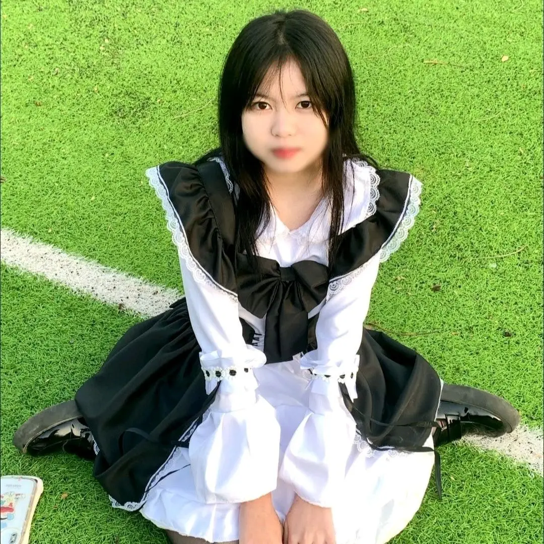 ผู้หญิงชุดแม่บ้าน Lolita คอสเพลย์น่ารักเซ็กซี่เร้าอารมณ์ Kawaii Cafe เครื่องแต่งกายสีดําสีขาวชายชุดผ้ากันเปื้อนน่ารัก Bowknot