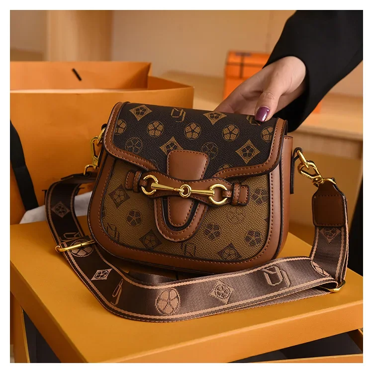 

2025High - End Women's Bag. Retro Saddle Bag with Fashion - Printed Small Square Design. Versatile Shoulder and Crossbody Bag