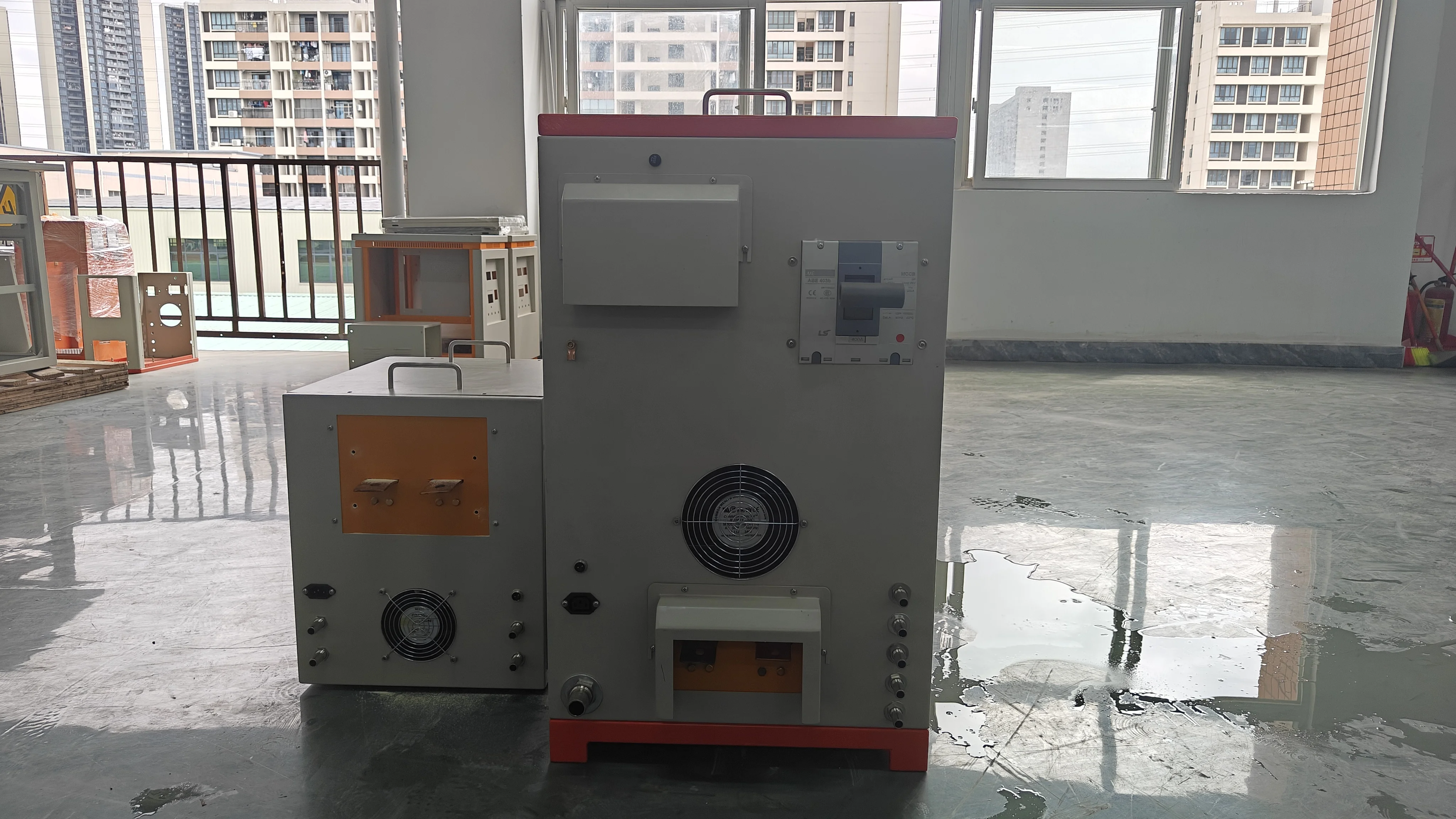 Medium frequency induction heating machine for smelting