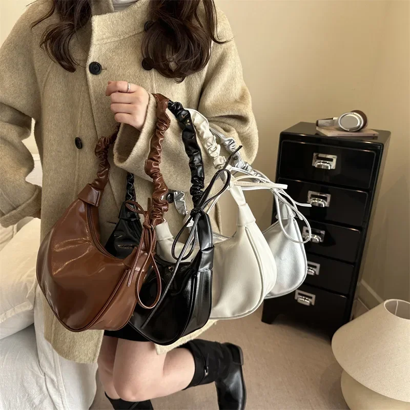 Korean New Simple Drawstring Wrinkled Cloud Crossbody Bag Casual Sporty Nylon Shoulder Handle Bag Texture Simple Bags for Travel