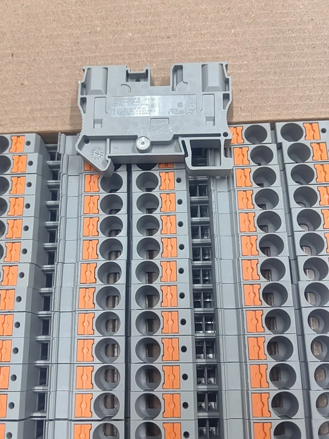 

1PCS Phoeniix PT10 3212120 TERMINAL