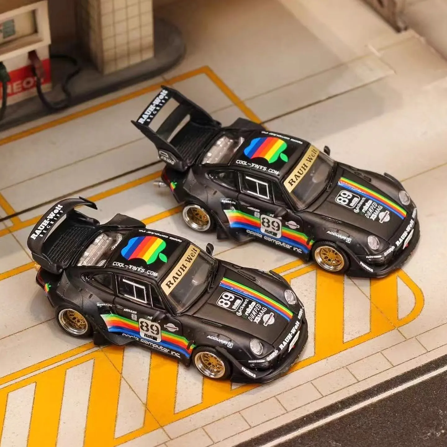 

[pre-order] SW 1:64 RWB 993 Matte Black Track Livery High-Low Rear Spoilers Alloy Car Model