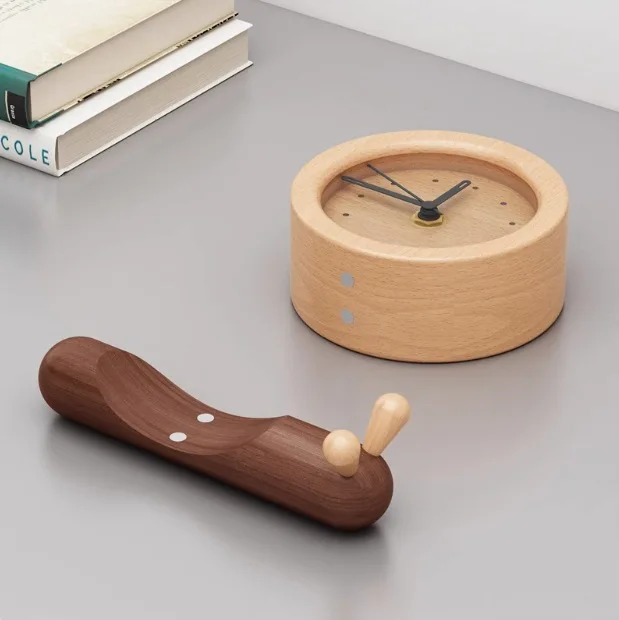

Creative Wooden Silent Desk Clock Solid Wood Alarm Clock in Snail Shape for Bedroom Bedside Use